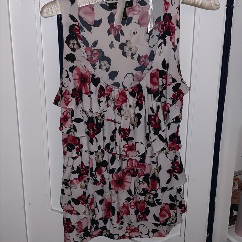 Floral White House Black Market tank blouse small